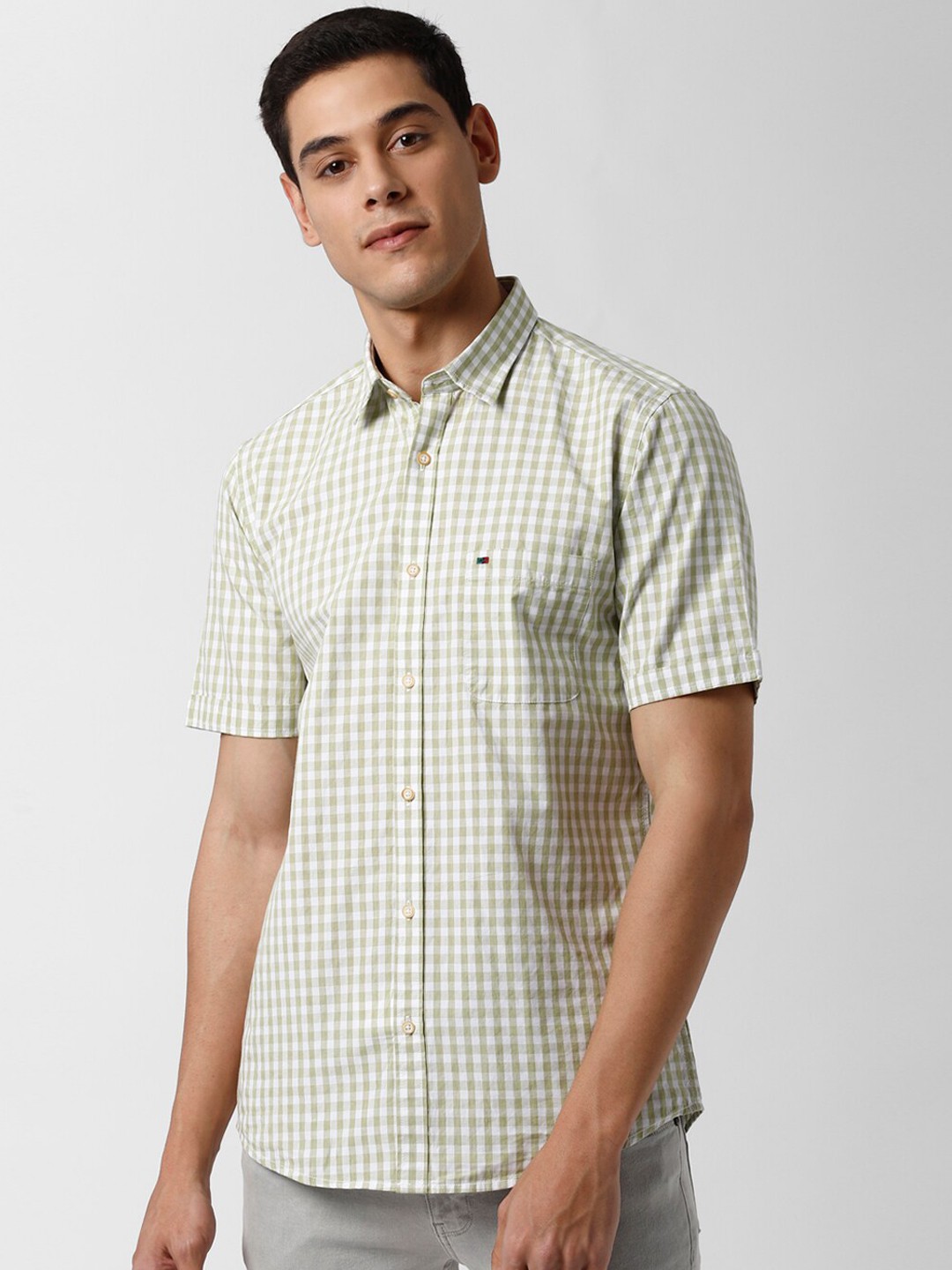 

Peter England Casuals Men White & Grey Slim Fit Checked Casual Shirt
