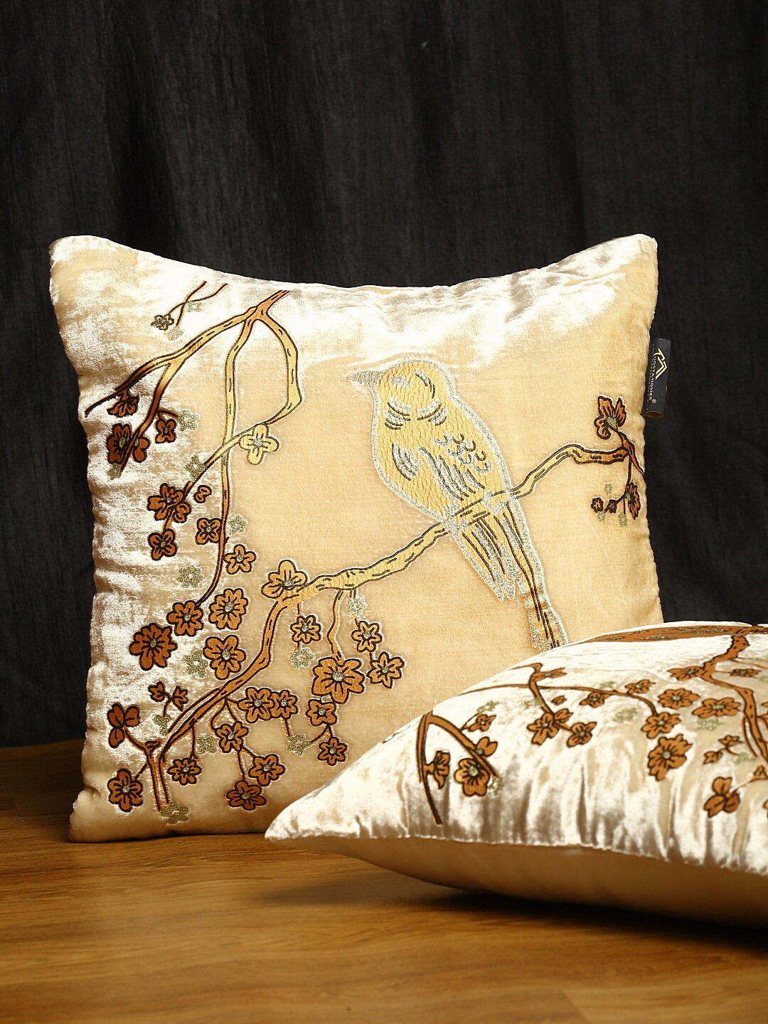 

HOSTA HOMES Cream-Coloured & Gold-Toned Set of 2 Velvet Square Cushion Covers