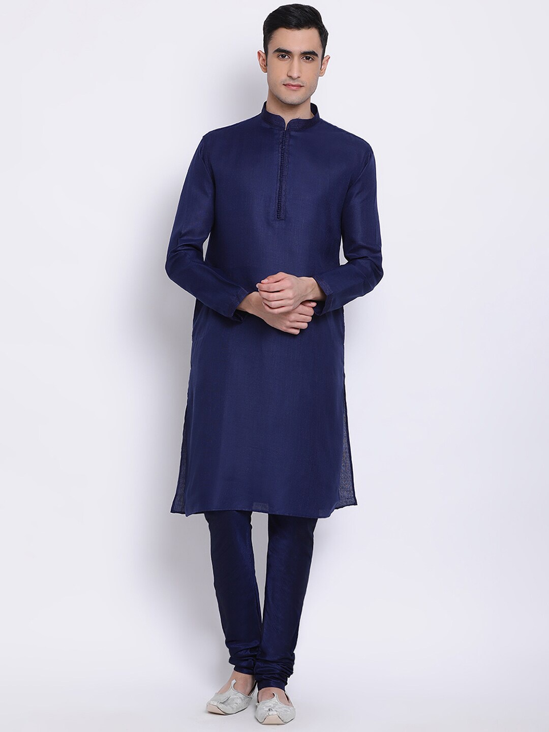

Sanwara Men Navy Blue Thread Work Mandarin Collar Cotton Kurta