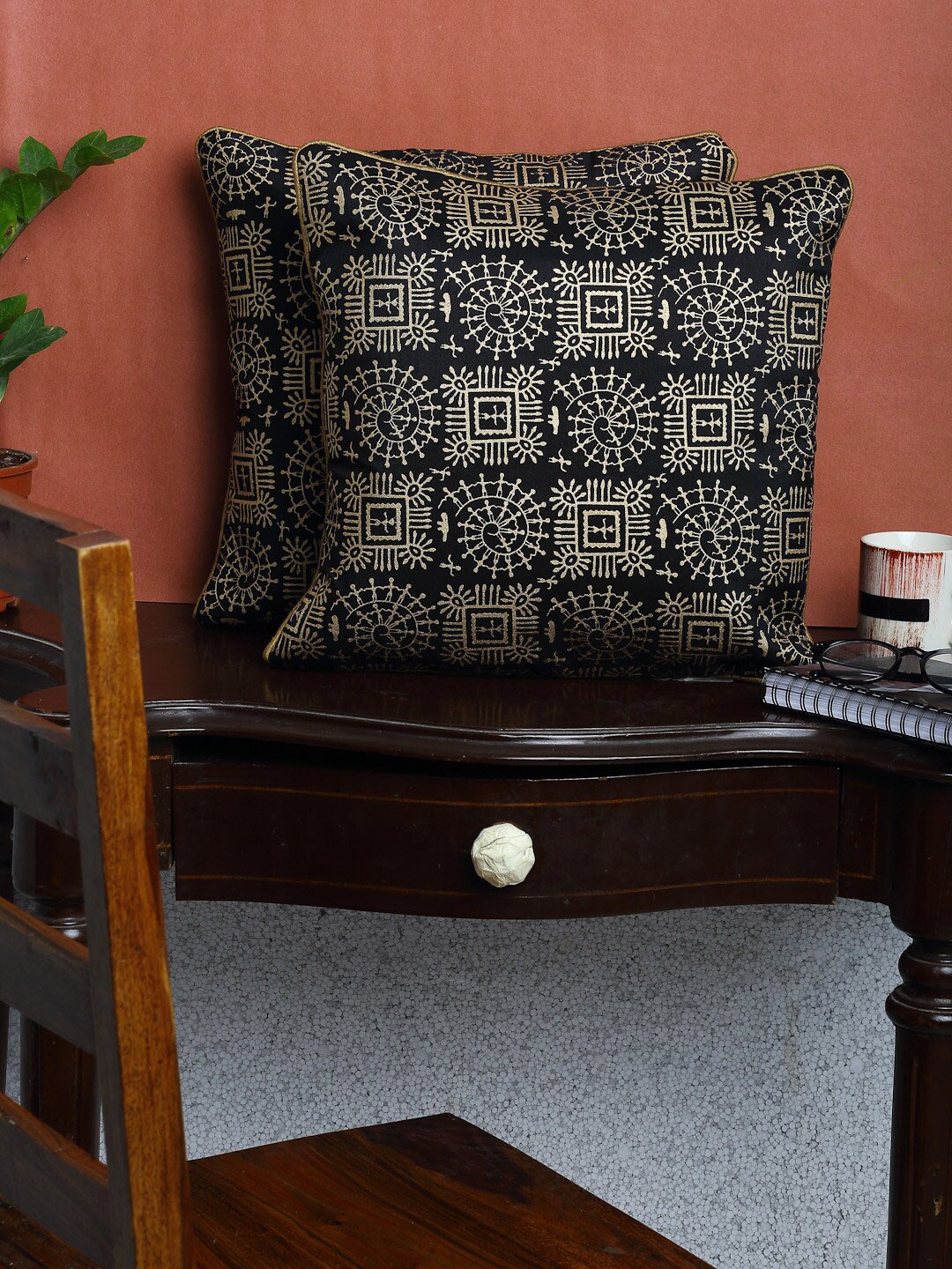 HOSTA HOMES Black & Gold-Toned Set of 2 Geometric Square Cushion Covers