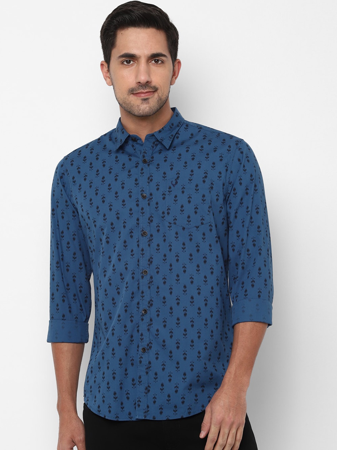 

Allen Solly Sport Men Blue & Black Regular Fit Printed Casual Cotton Shirt