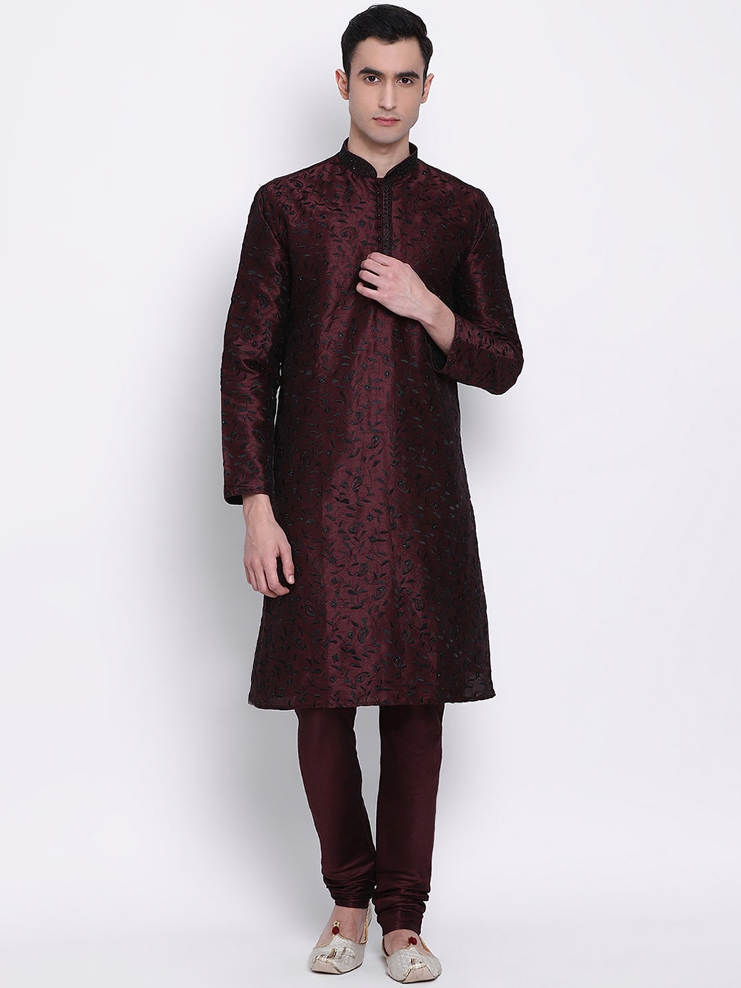 

Sanwara Men Burgundy Floral Embroidered Kurta