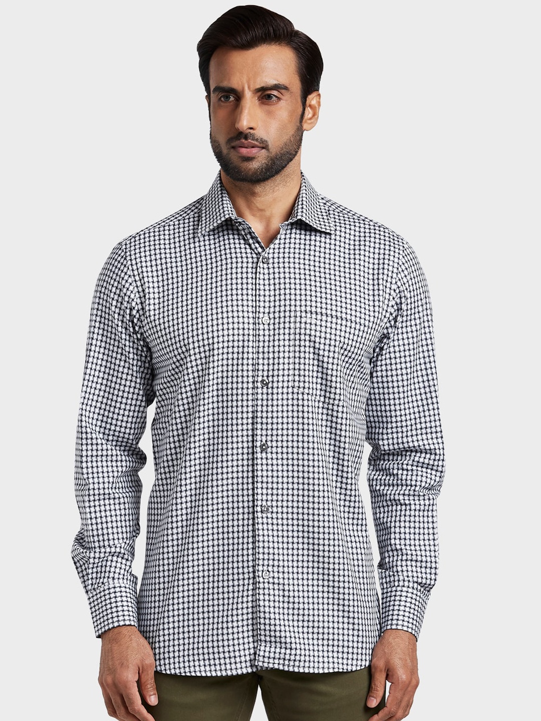 

ColorPlus Men Black & White Tailored Fit Printed Casual Shirt