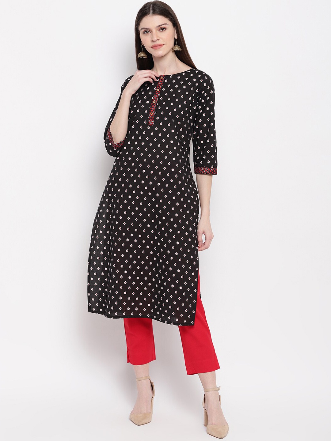 

Janasya Women Black & Off White Geometric Printed Kurta