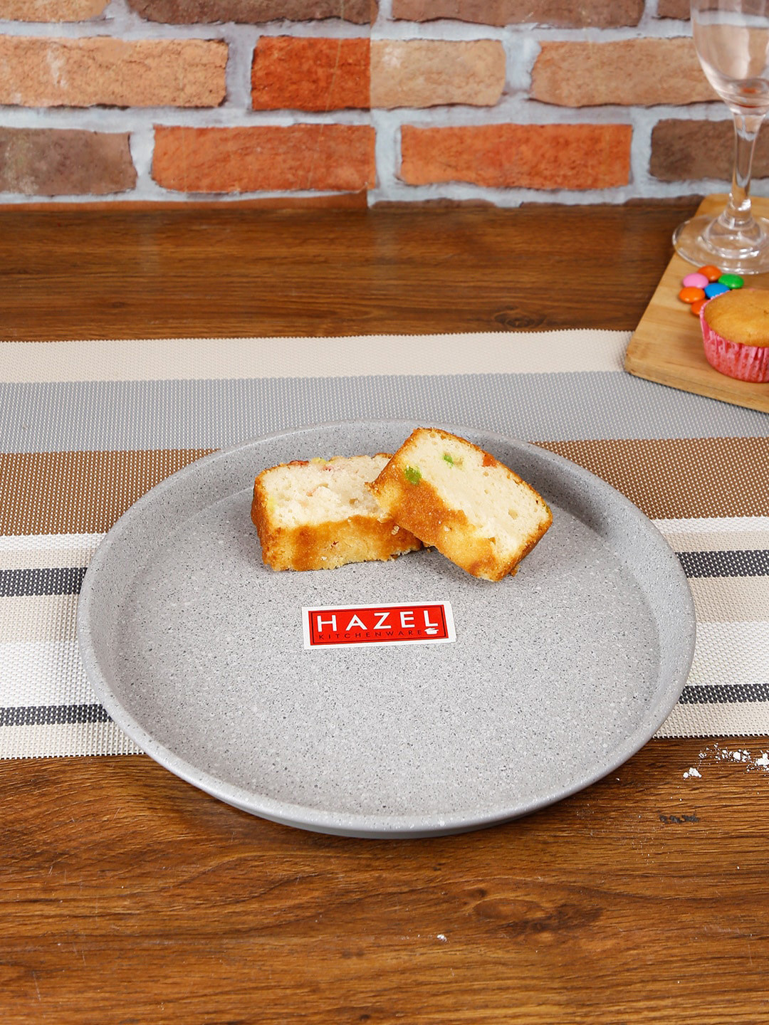

HAZEL Grey Granite Finish Non-Stick Aluminium Round Pizza Tray 23 cm