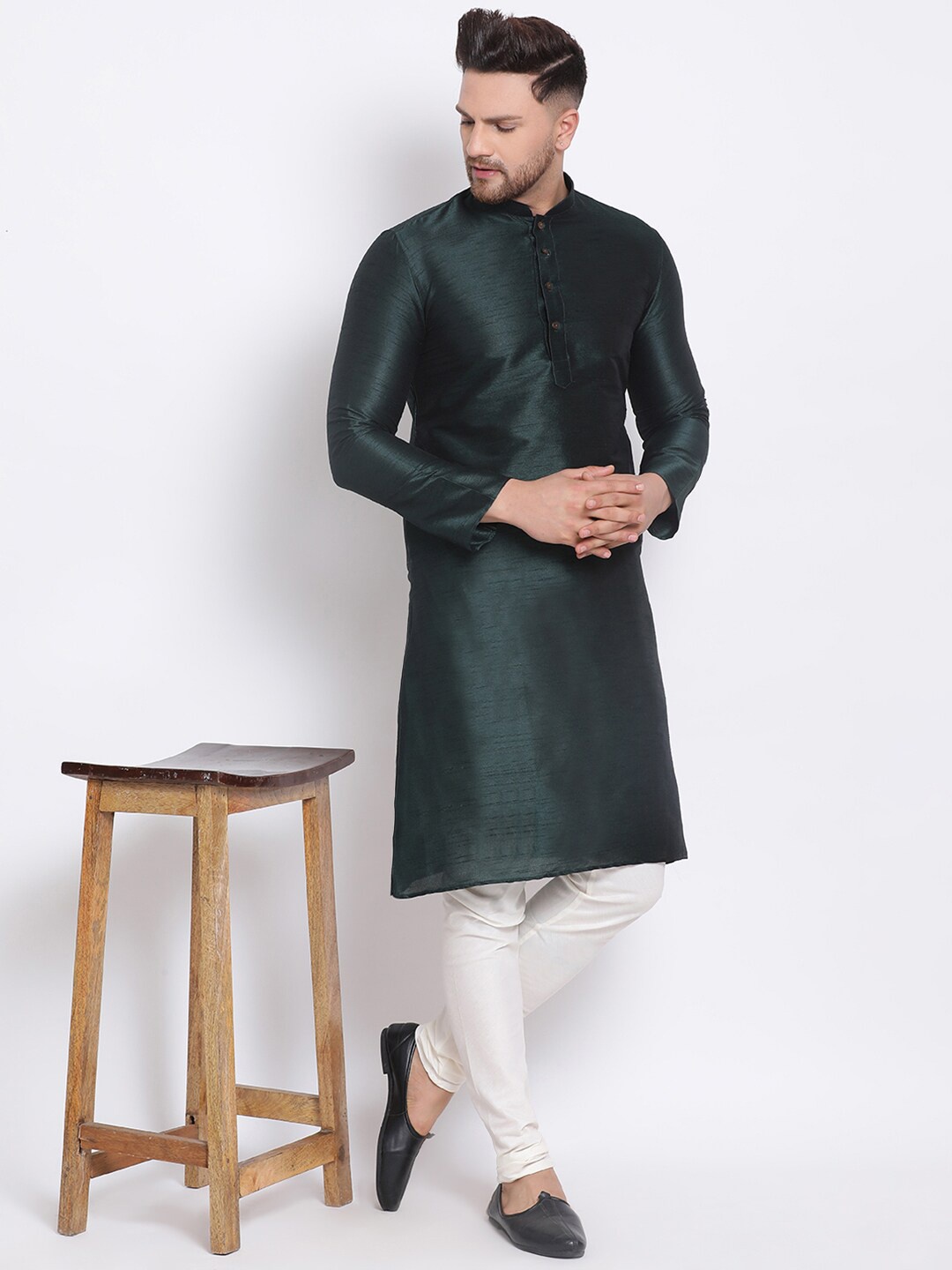 

Sanwara Men Green & Off-White Solid Kurta with Pyjamas