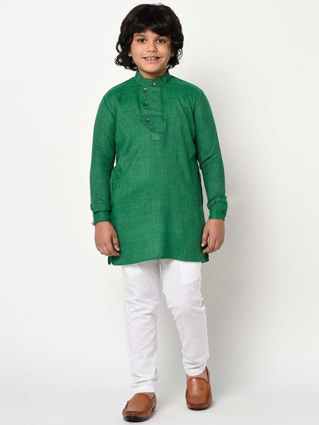 

DEYANN Boys Green & Off-White Solid Kurta with Trousers