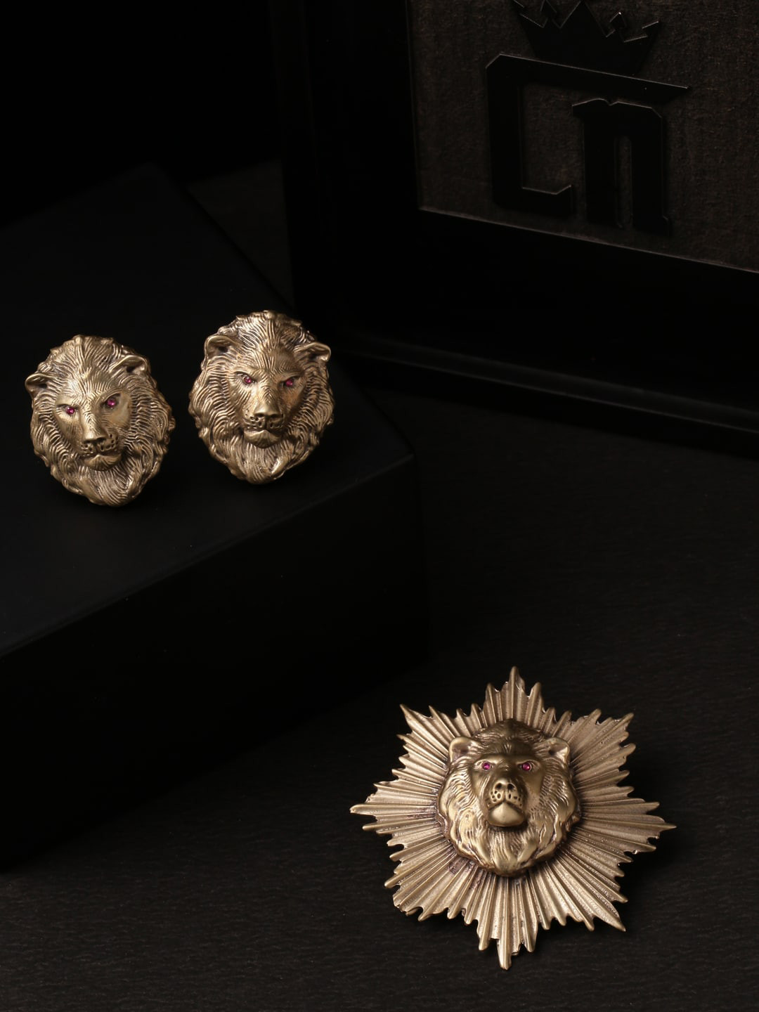 

COSA NOSTRAA Men Gold-Toned The Uber Lion Gift Set