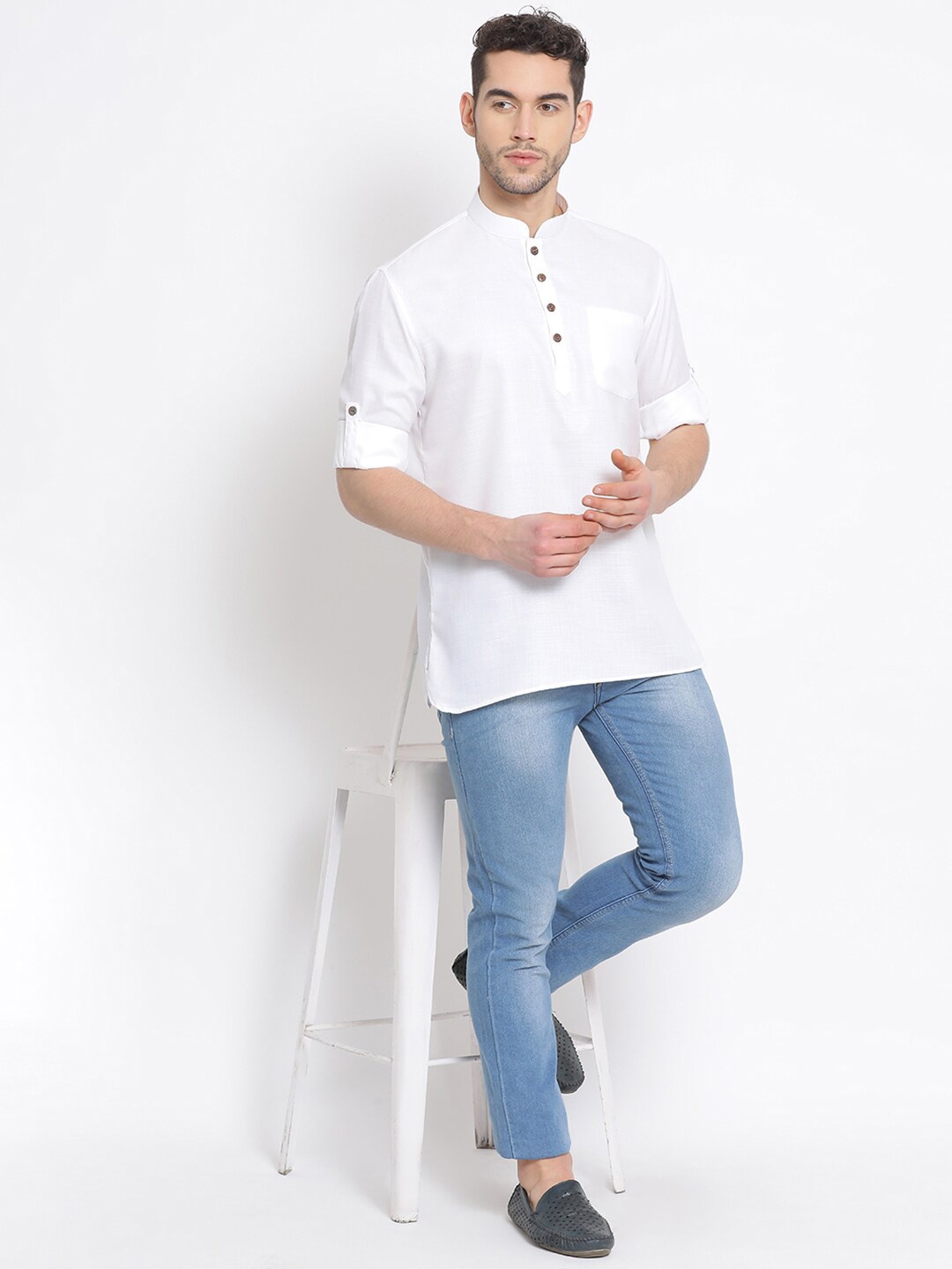 

Sanwara Men White Mandarin Collar Kurta