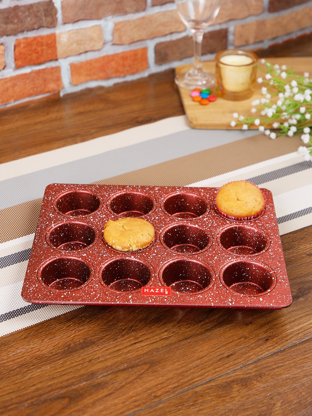 

HAZEL Red Granite Finish Aluminium Non-Stick Microwave Safe Muffin Mould Tray