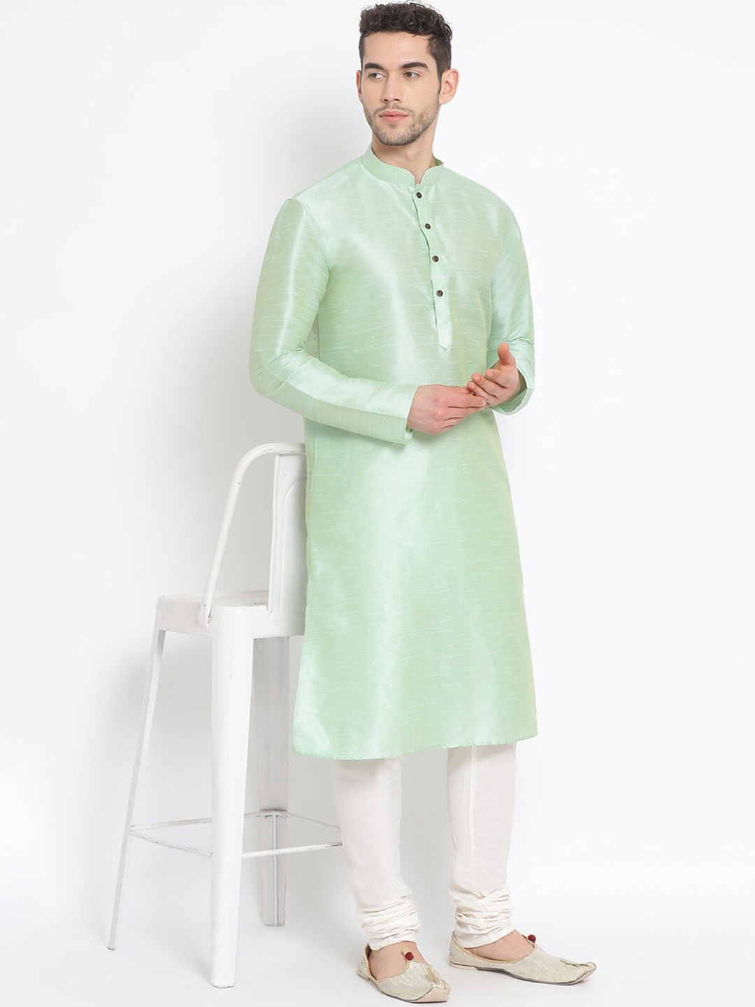 

Sanwara Men Green Solid Kurta with Churidar