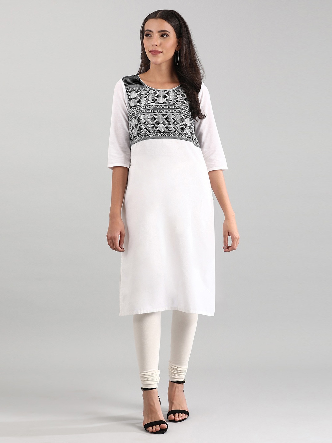 

Aurelia Women White & Black Geometric Embroidered Thread Work Kurta