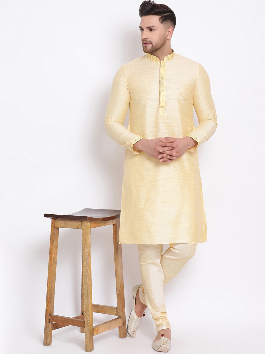 

Sanwara Men Beige Solid Straight Kurta