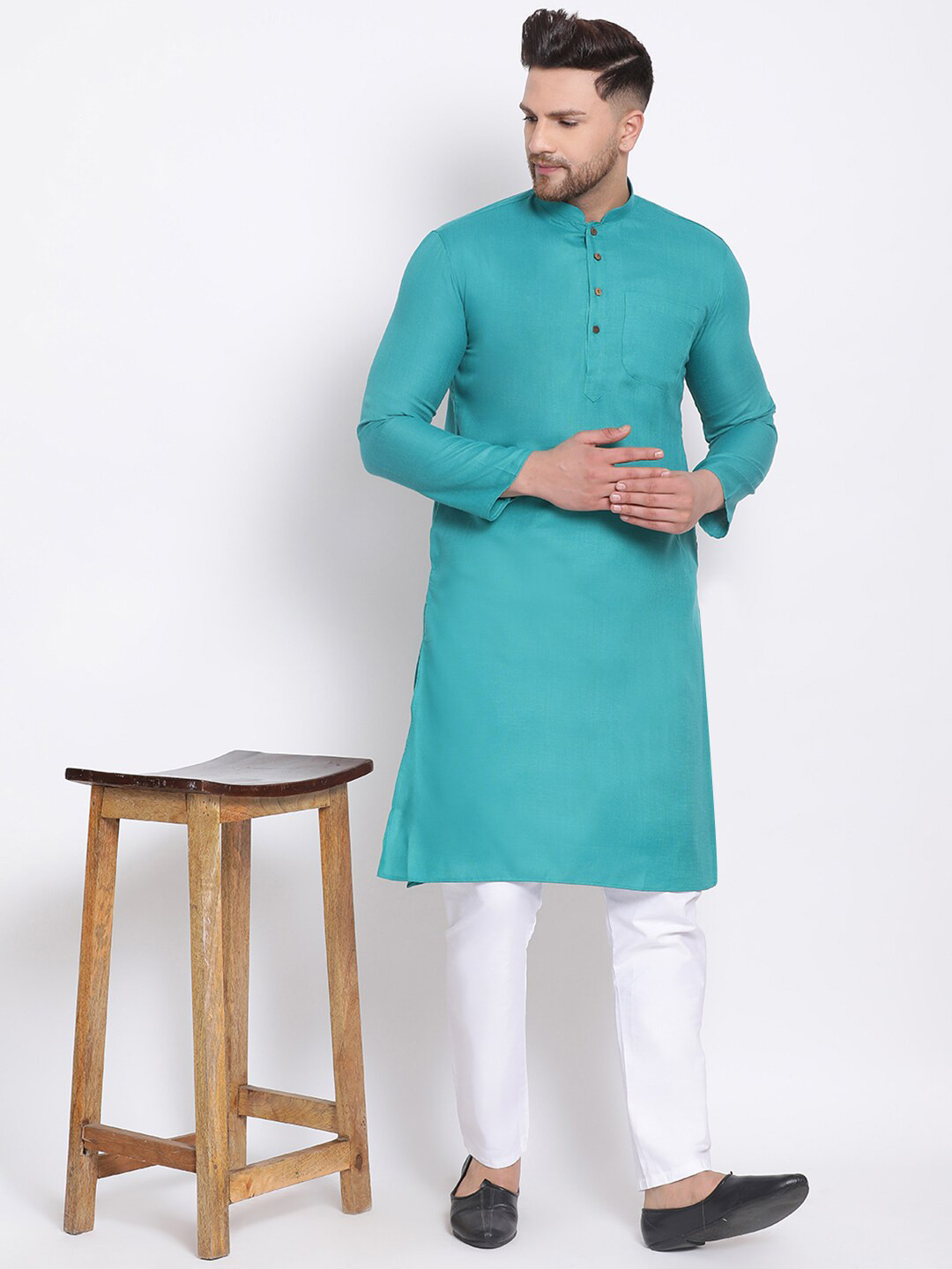 

Sanwara Men Green Solid Kurta with Churidar