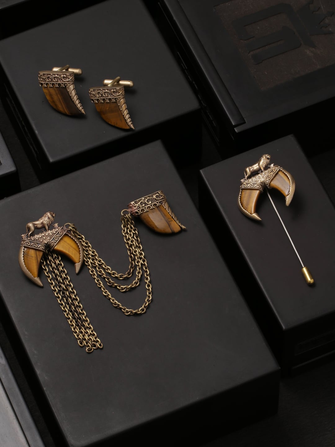 

COSA NOSTRAA Men Gold Toned & Brown Accessory Gift Set