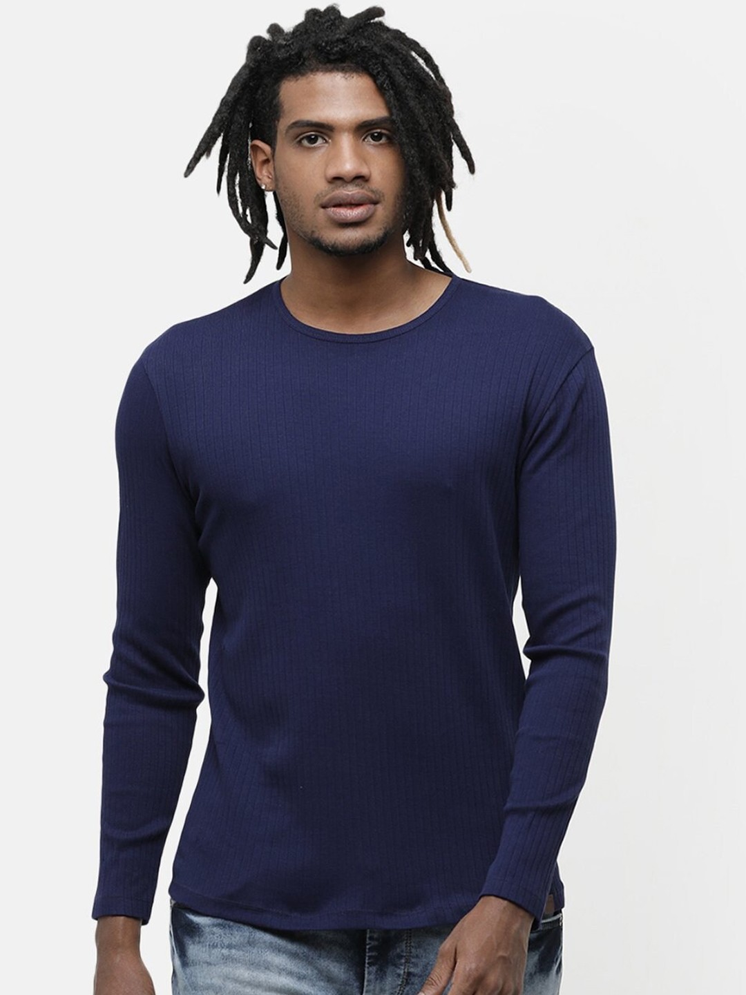 

Voi Jeans Men Navy Blue Solid Round Neck T-shirt
