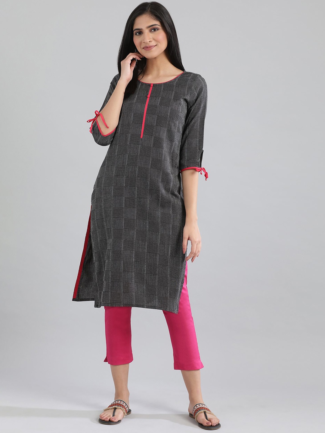AURELIA Women Black & Off White Geometric Printed Kurta