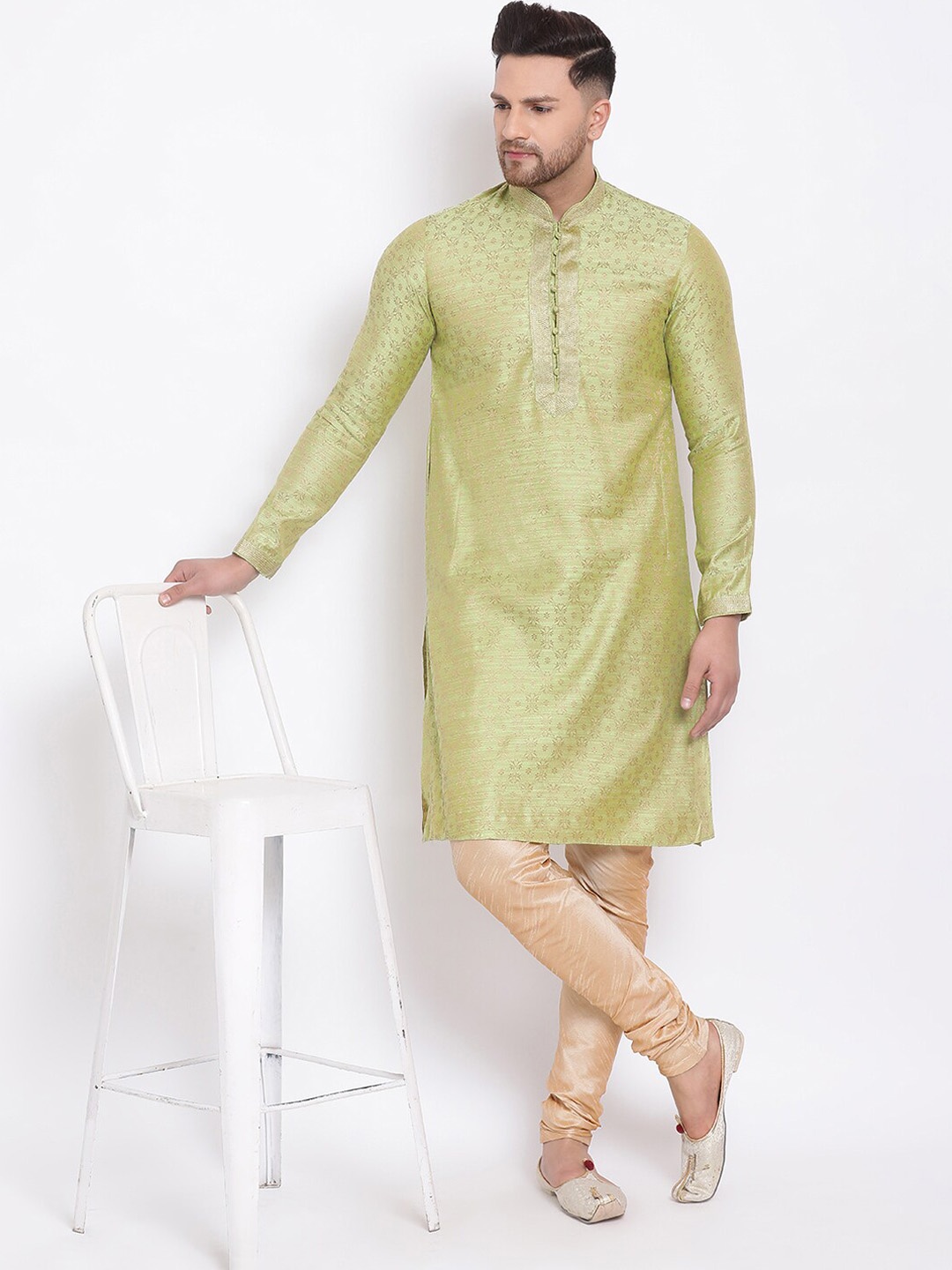 

Sanwara Men Green Woven Design Straight Kurta