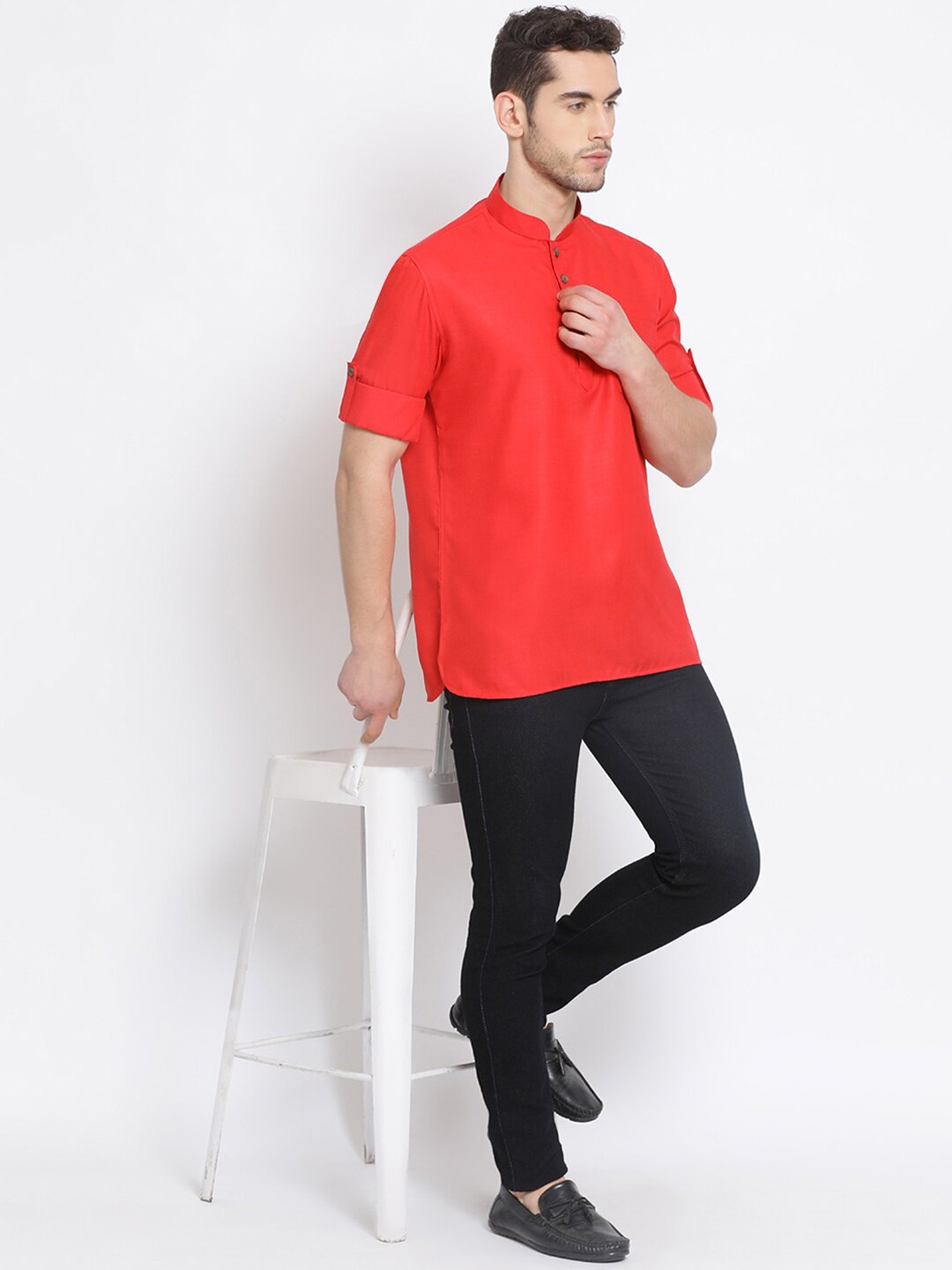 

Sanwara Men Red Solid Kurta