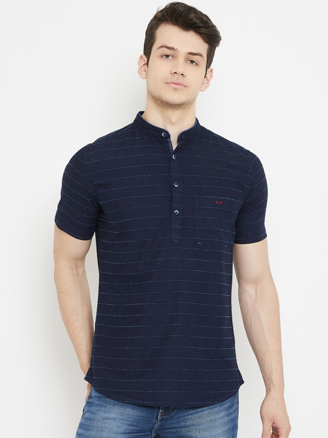 

Crimsoune Club Men Navy Blue Slim Fit Striped Casual Shirt