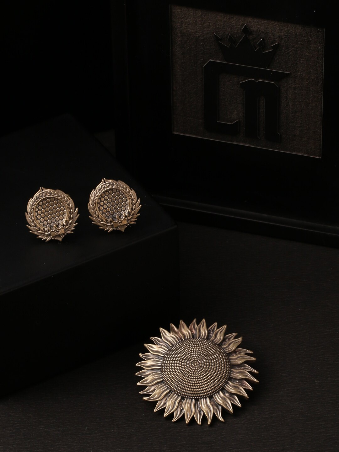 

COSA NOSTRAA Men Gold-Toned Accessory Gift Set