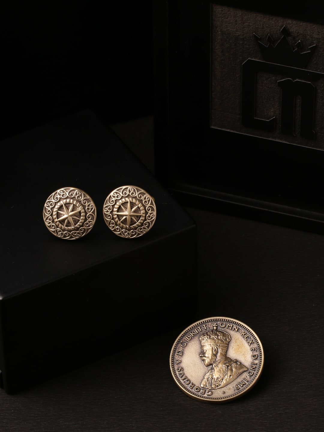 

COSA NOSTRAA Men Gold-Toned The Coin Accessory Gift Set