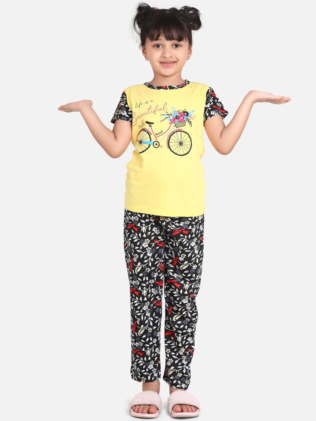 

StyleStone Girls Yellow & Black Printed Night suit