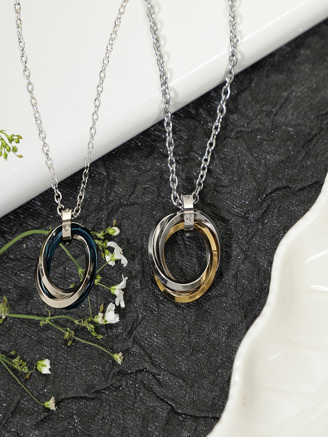 

AQUASTREET Unisex Set Of 2 Silver-Plated Tri-Ring Couple Pendant With Chains