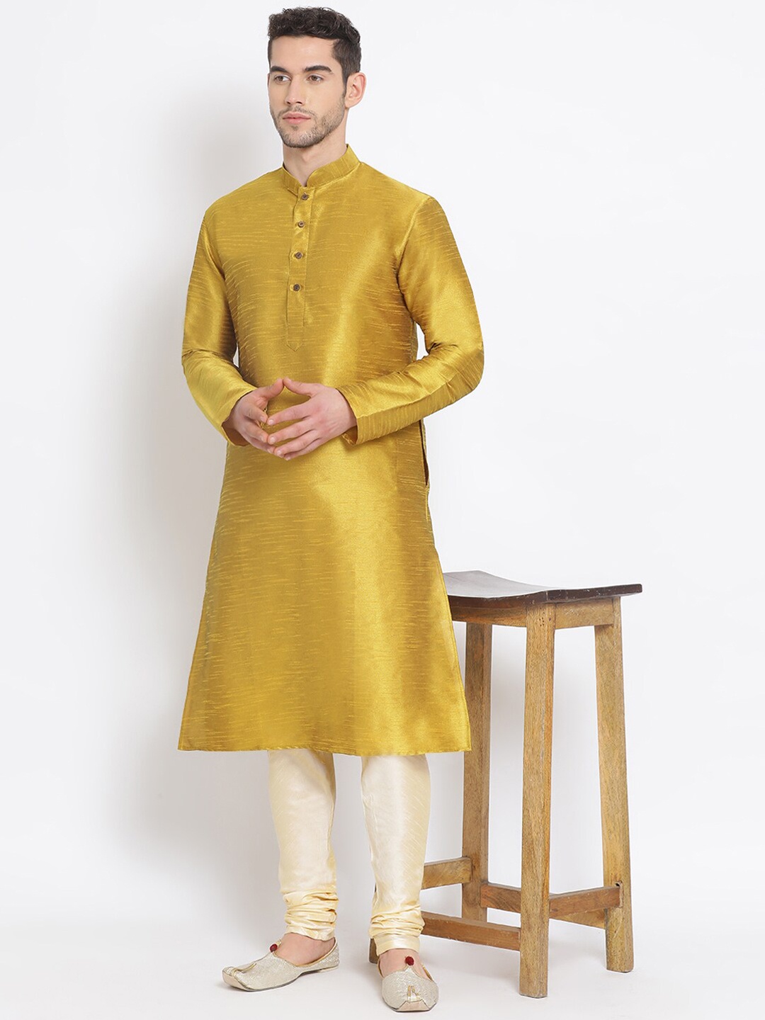 

Sanwara Men Gold Solid Straight kurta