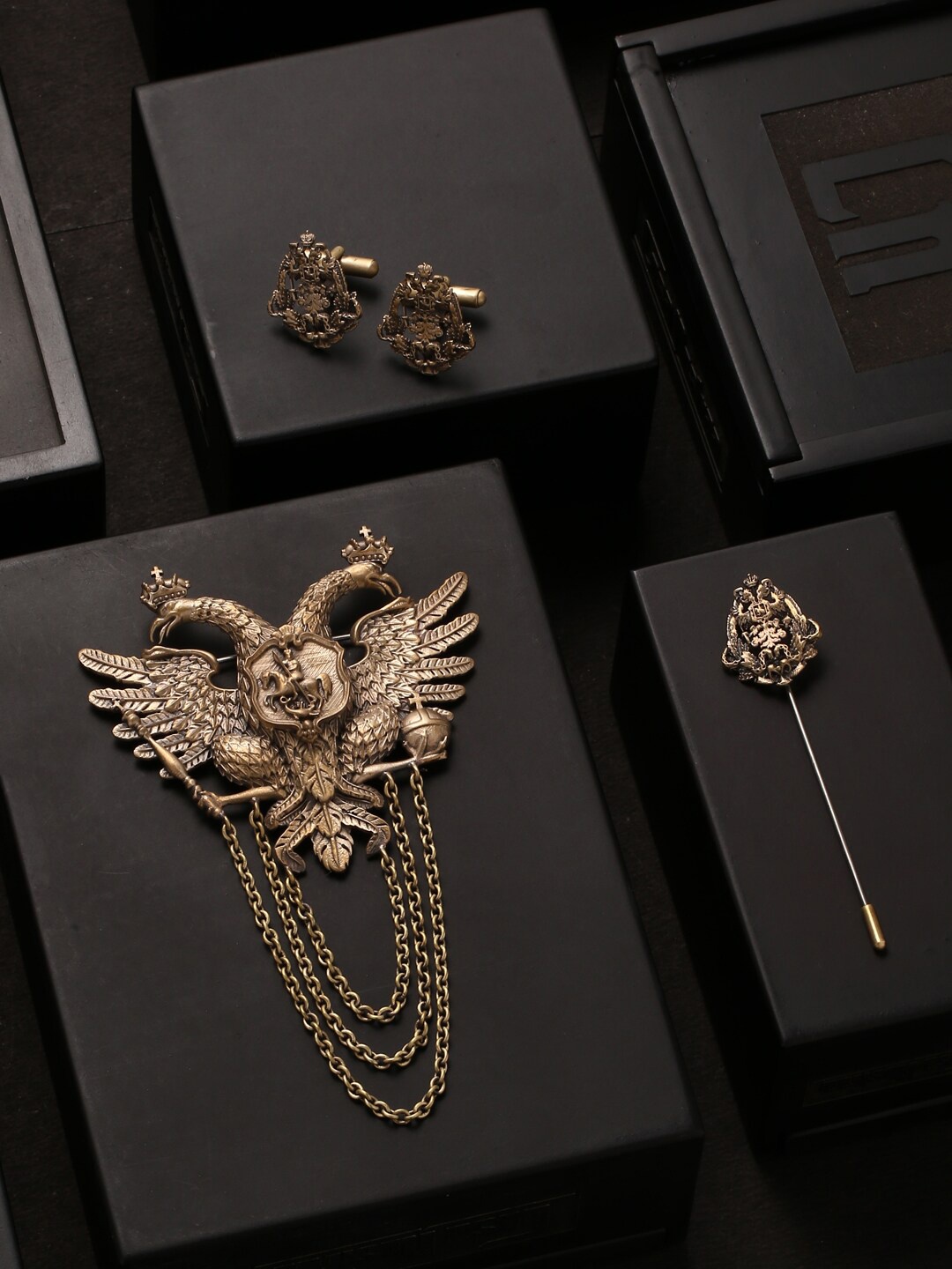 

COSA NOSTRAA Men Gold-Toned Accessory Gift Set