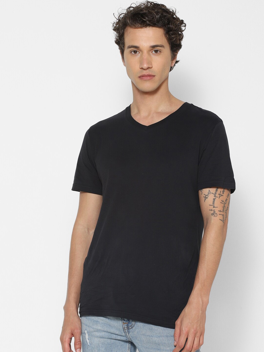 

FOREVER 21 Men Black Solid V-Neck T-shirt