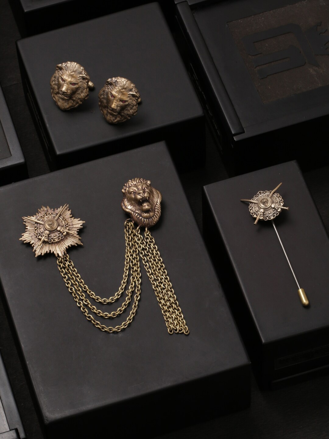 

COSA NOSTRAA Men Gold-Toned The Lionheart Accessory Gift Set