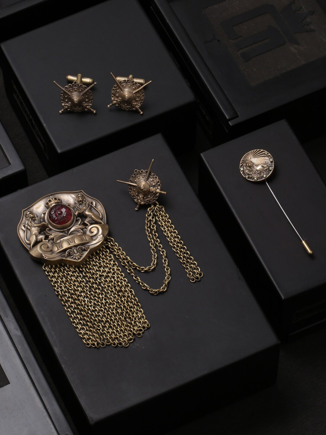 

COSA NOSTRAA Men Gold-Toned Accessory Gift Set