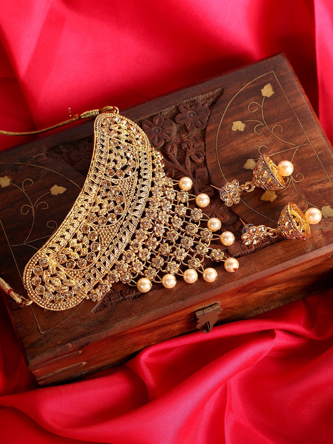

ANIKAS CREATION Gold-Plated White Stone-Studded & Pearl Beaded Jewellery Set