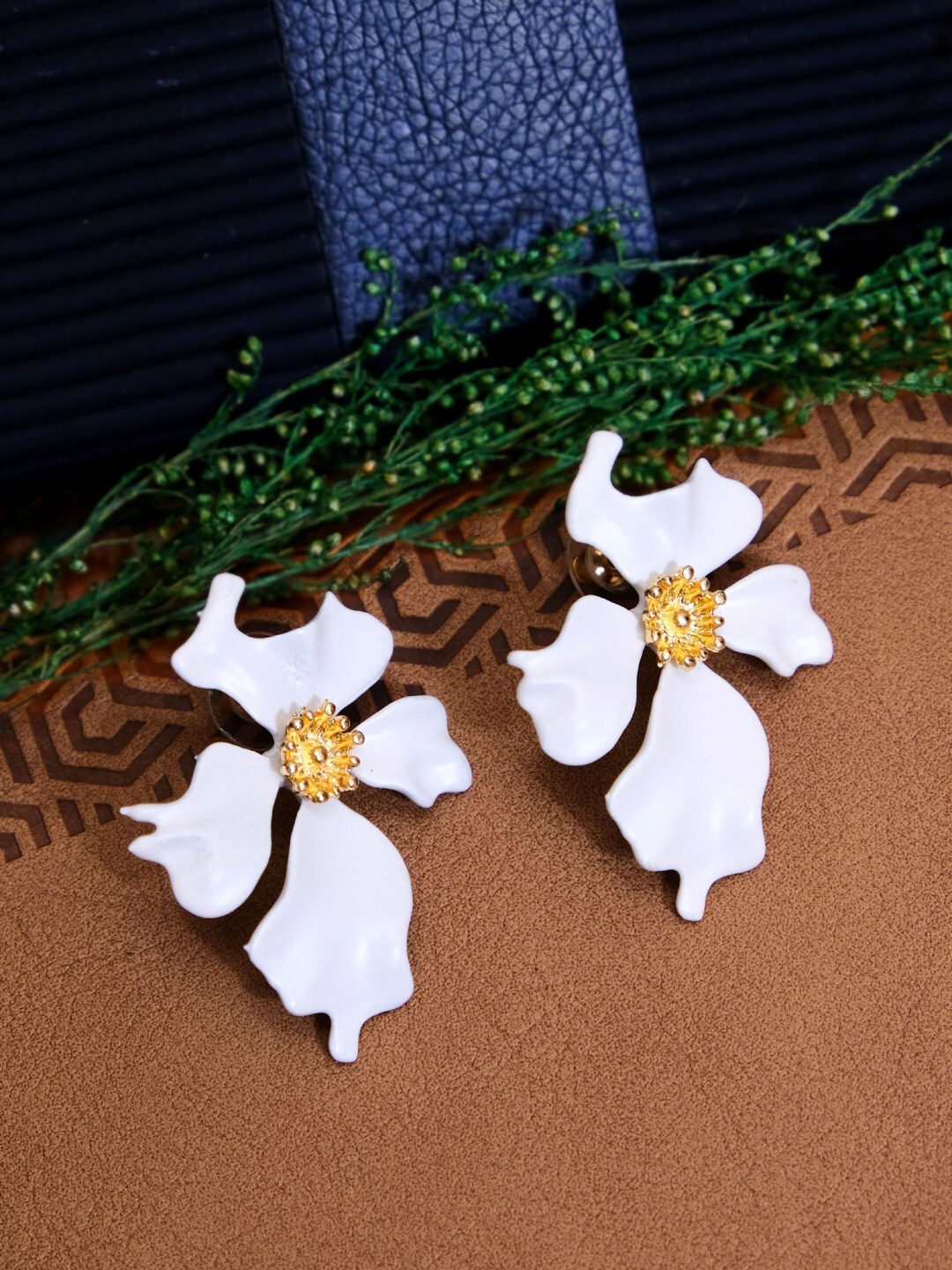 

Crunchy Fashion White & Gold-Toned Brass Plated Handcrafted Contemporary Studs