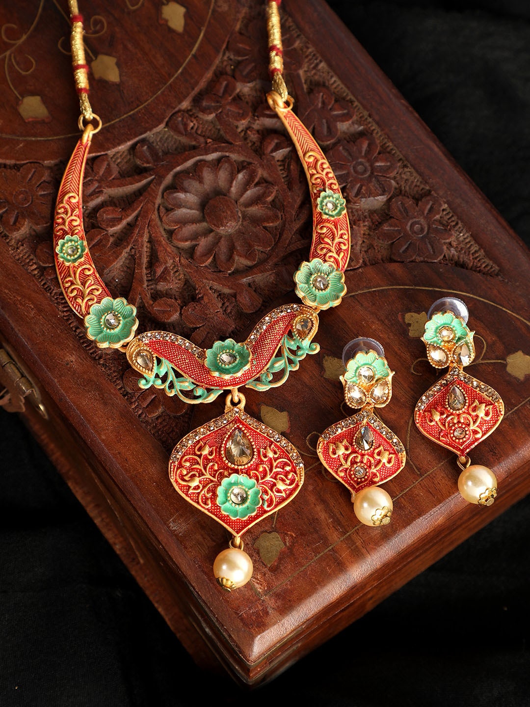 ANIKAS CREATION Gold-Plated Off-White & Green Kundan-Studded & Pearl Beaded Enamelled Jewellery Set