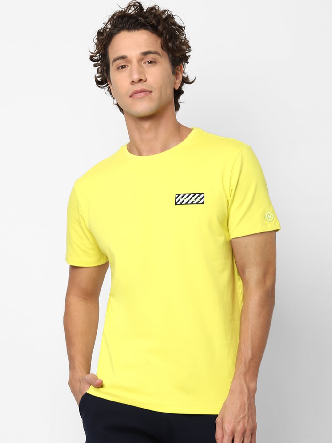 

Allen Solly Men Yellow Solid Round Neck T-shirt