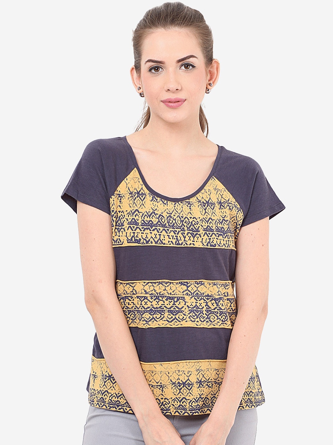 

Porsorte Women Blue & Yellow Printed Round Neck T-shirt