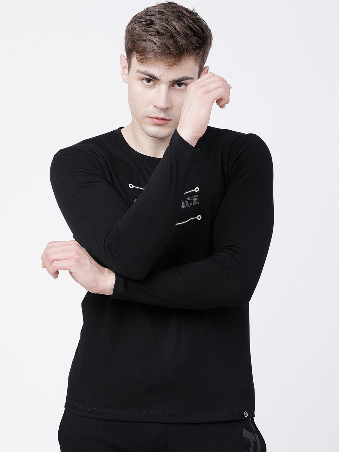 

LOCOMOTIVE Men Black Solid Round neck Slim Fit T-shirt