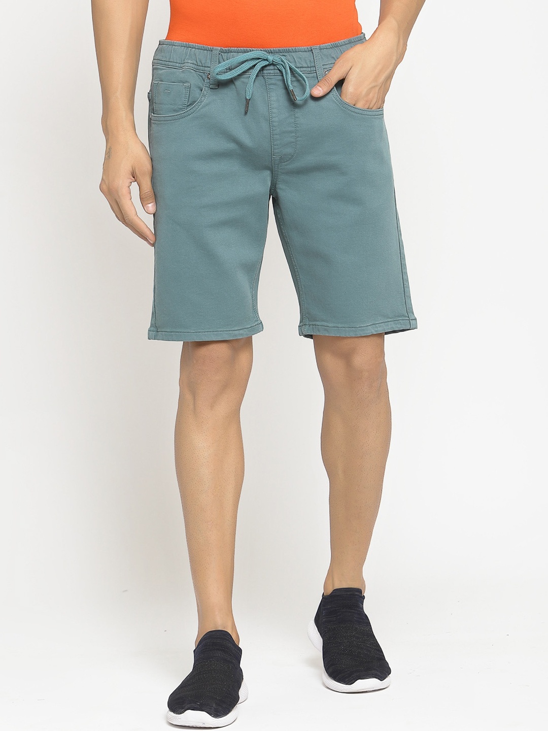 

Pepe Jeans Men Green Solid Regular Fit Chino Shorts