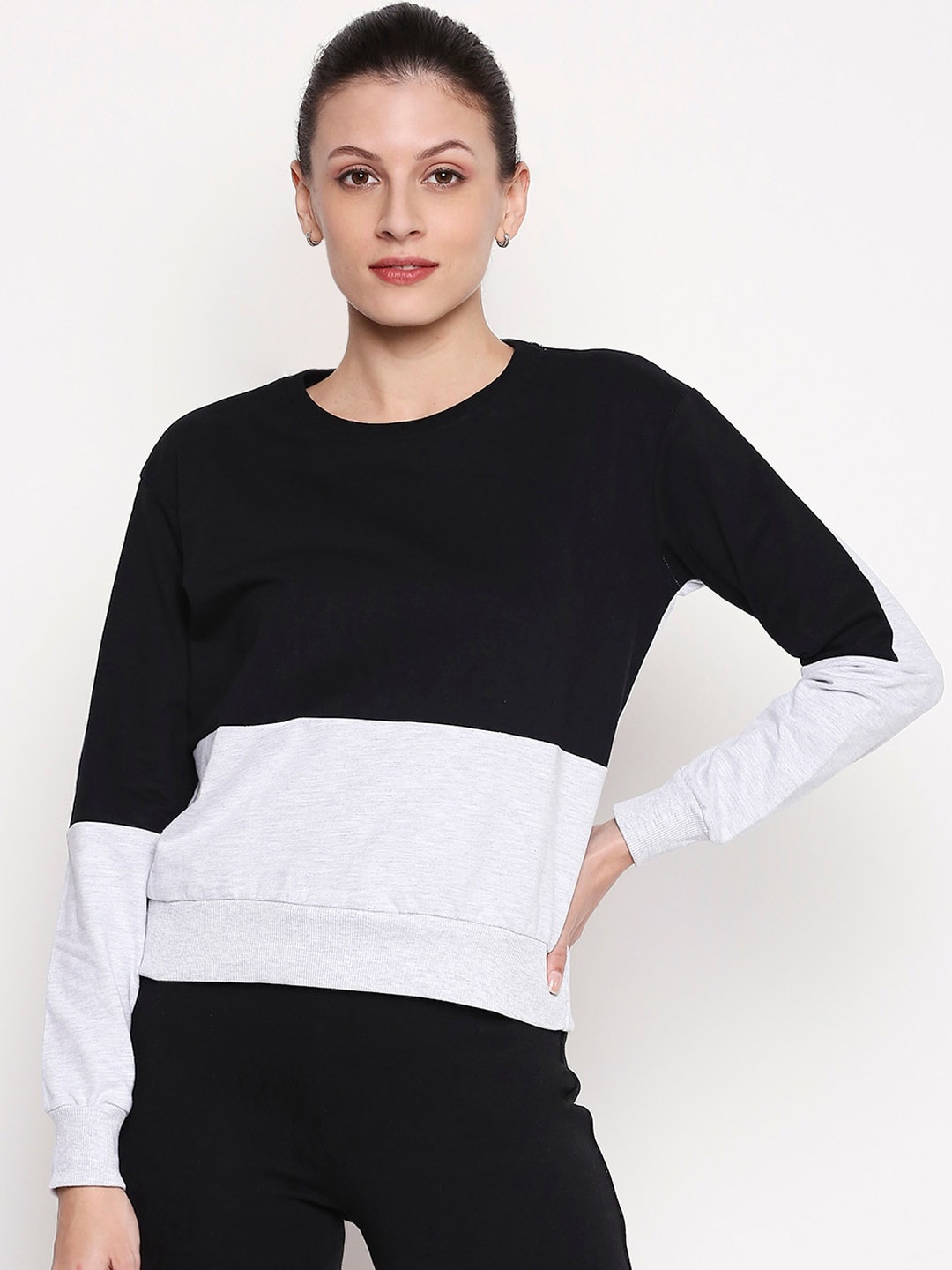 

Ajile by Pantaloons Women Black & White Colourblocked Sweatshirt