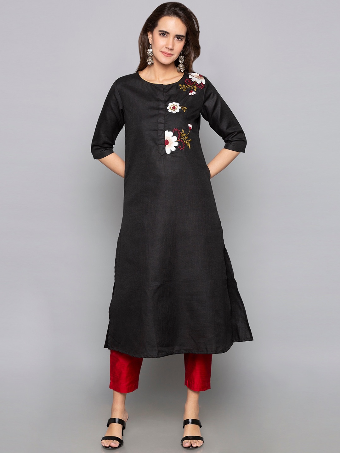 

Desi Weavess Women Black Embroidered Thread Work Kurta