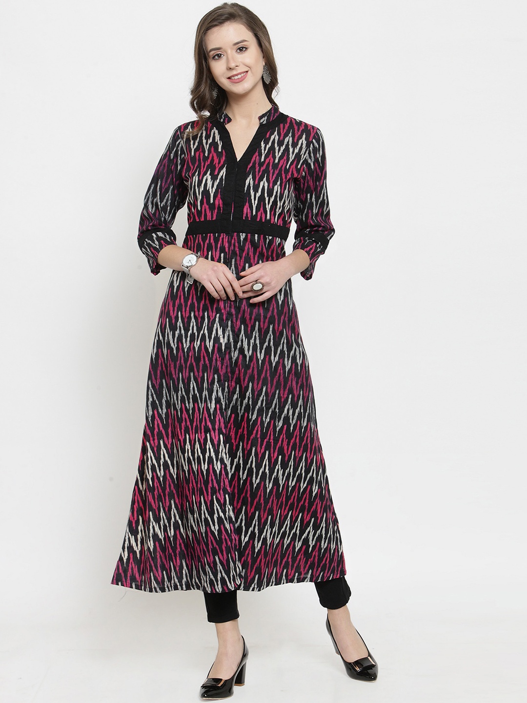 

Get Glamr Women Black & Pink Printed Khadi Anarkali Kurta