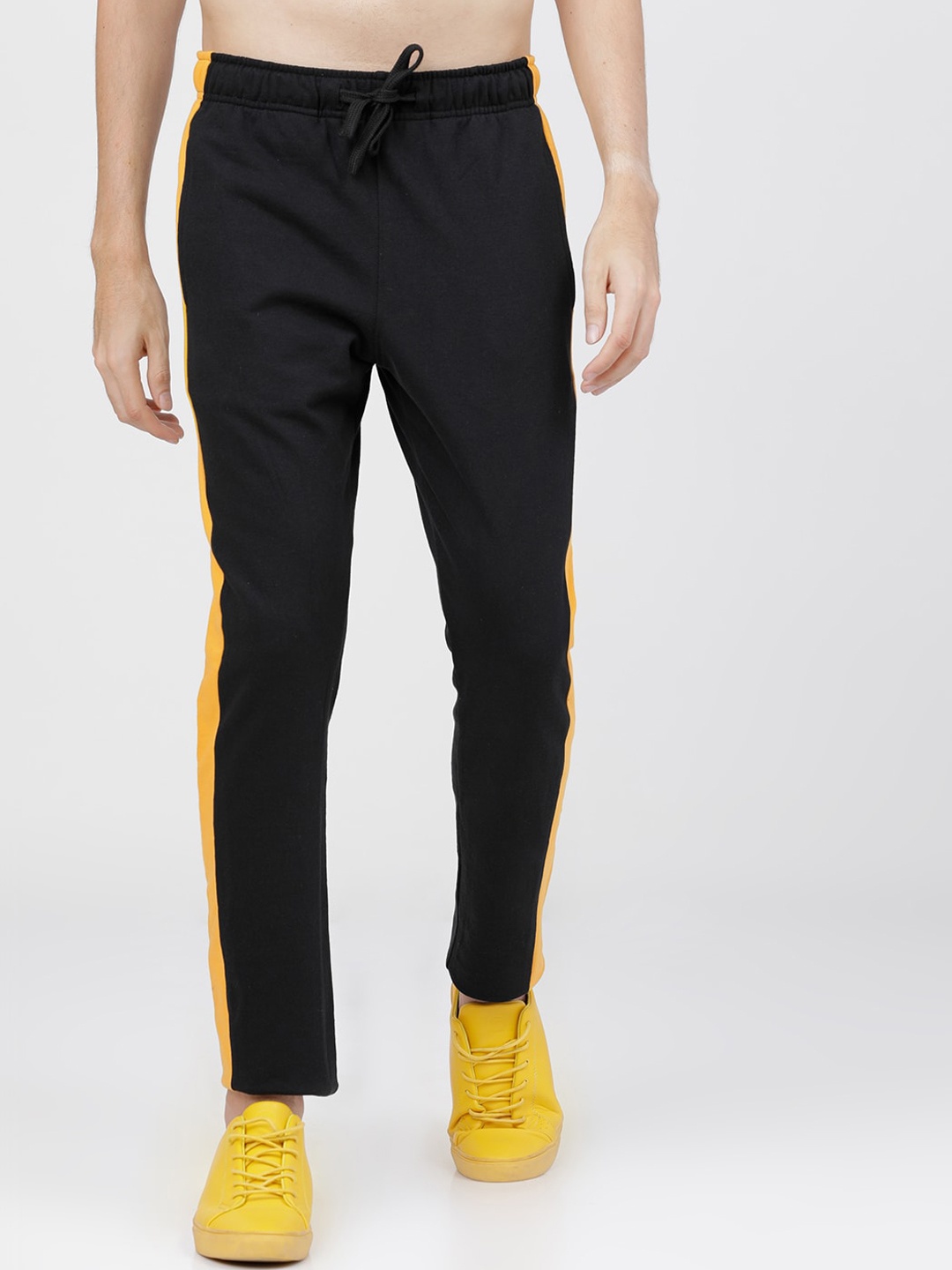 

HIGHLANDER Men Black & Yellow Solid Slim-Fit Track Pants