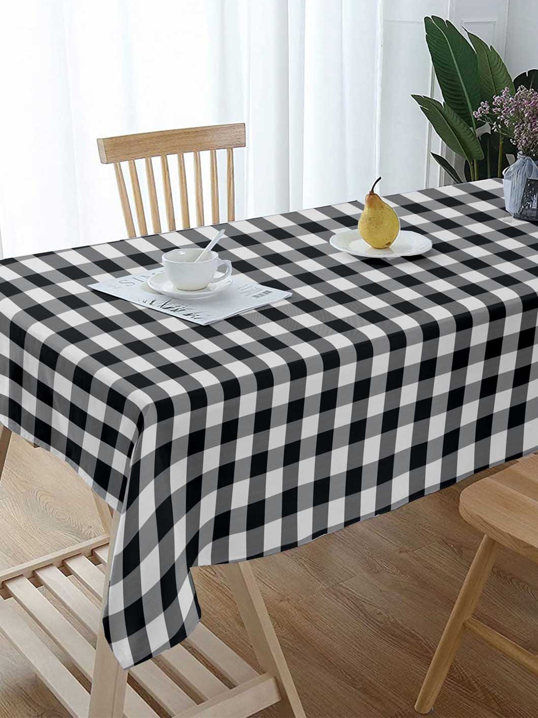 Lushomes Black & White Buffalo Checked 4 Seater Rectangular Table Cloth