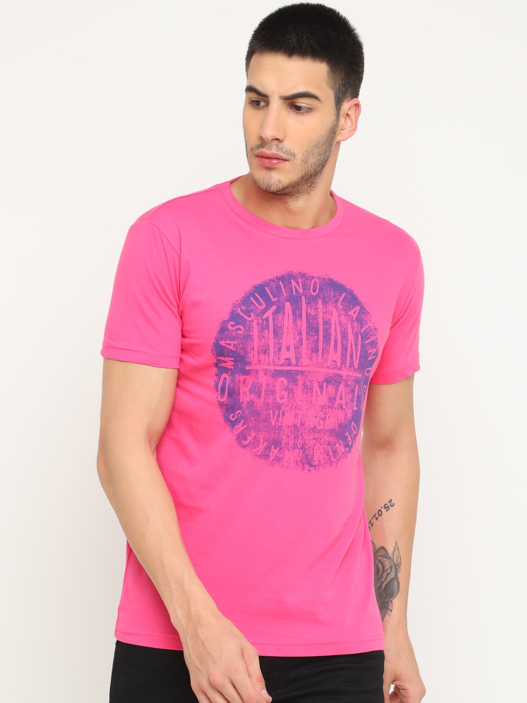 

Masculino Latino Men Pink Printed Round Neck T-shirt