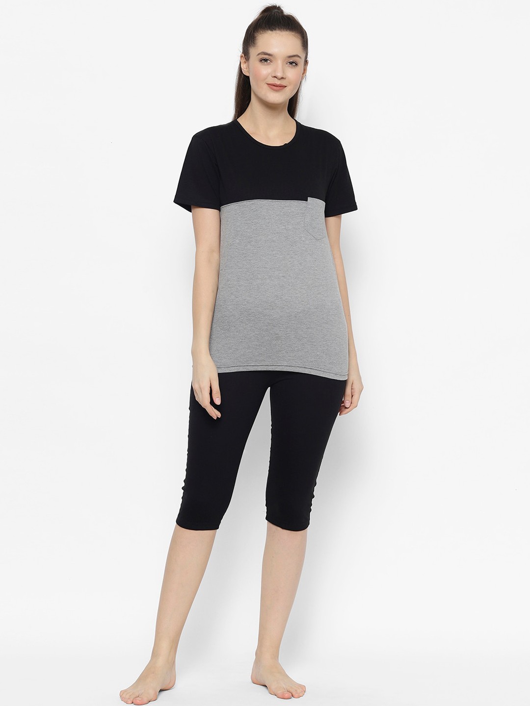 

VIMAL JONNEY Women Grey & Black Colourblocked Night suit
