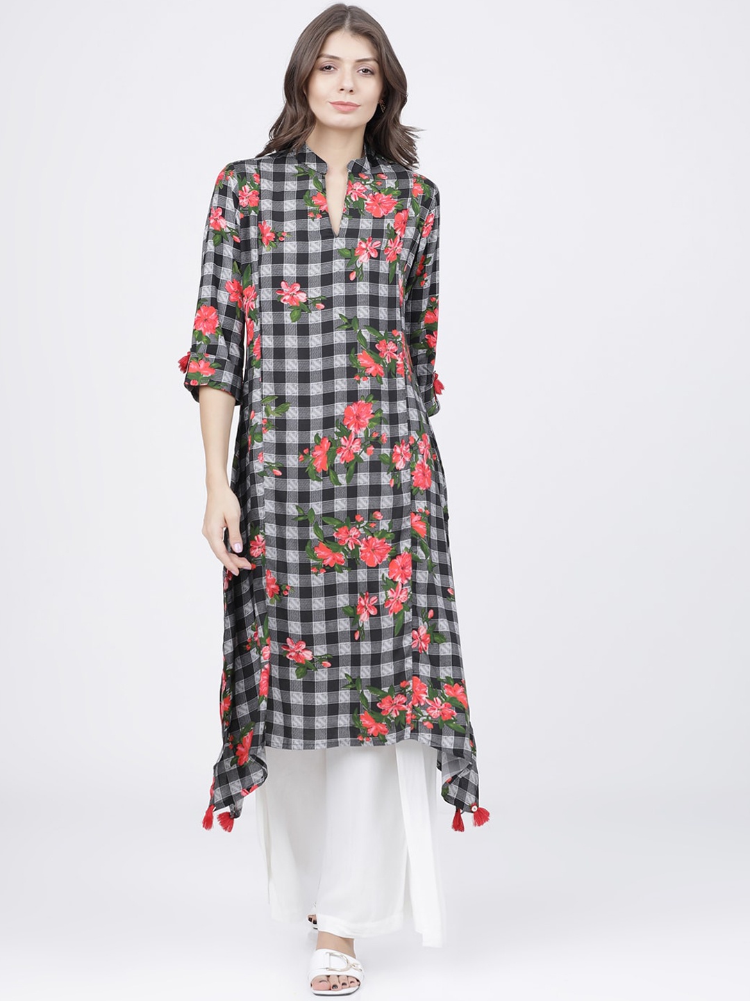 

Vishudh Women Black & White Checked Floral Kurta