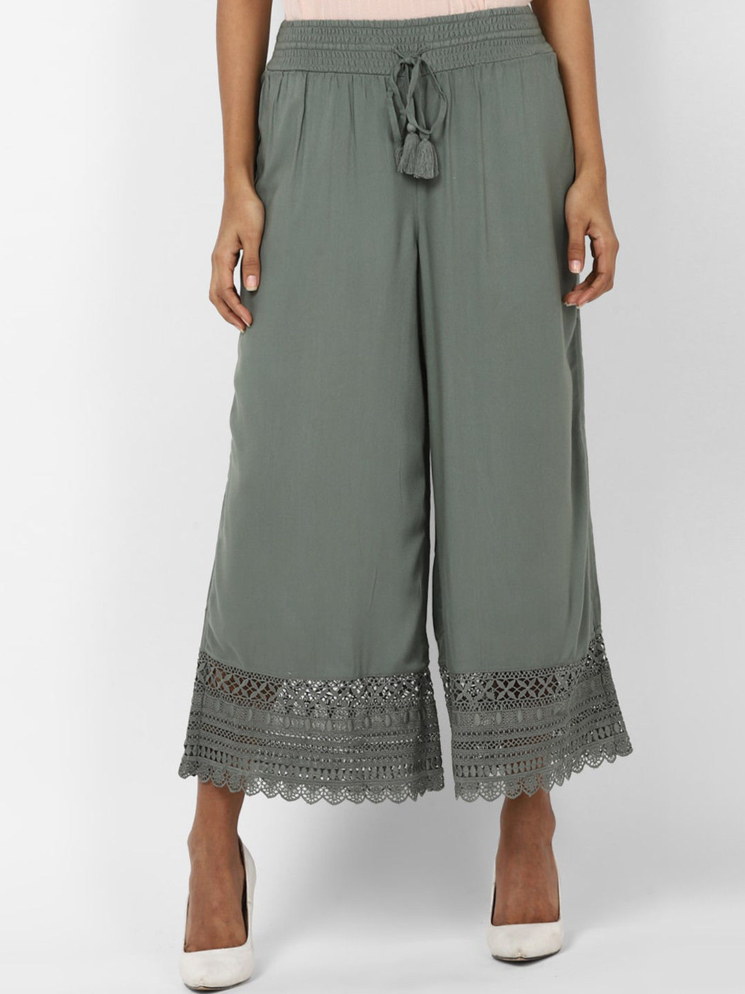 

AMERICAN EAGLE OUTFITTERS Women Grey Regular Fit Solid Parallel Trousers