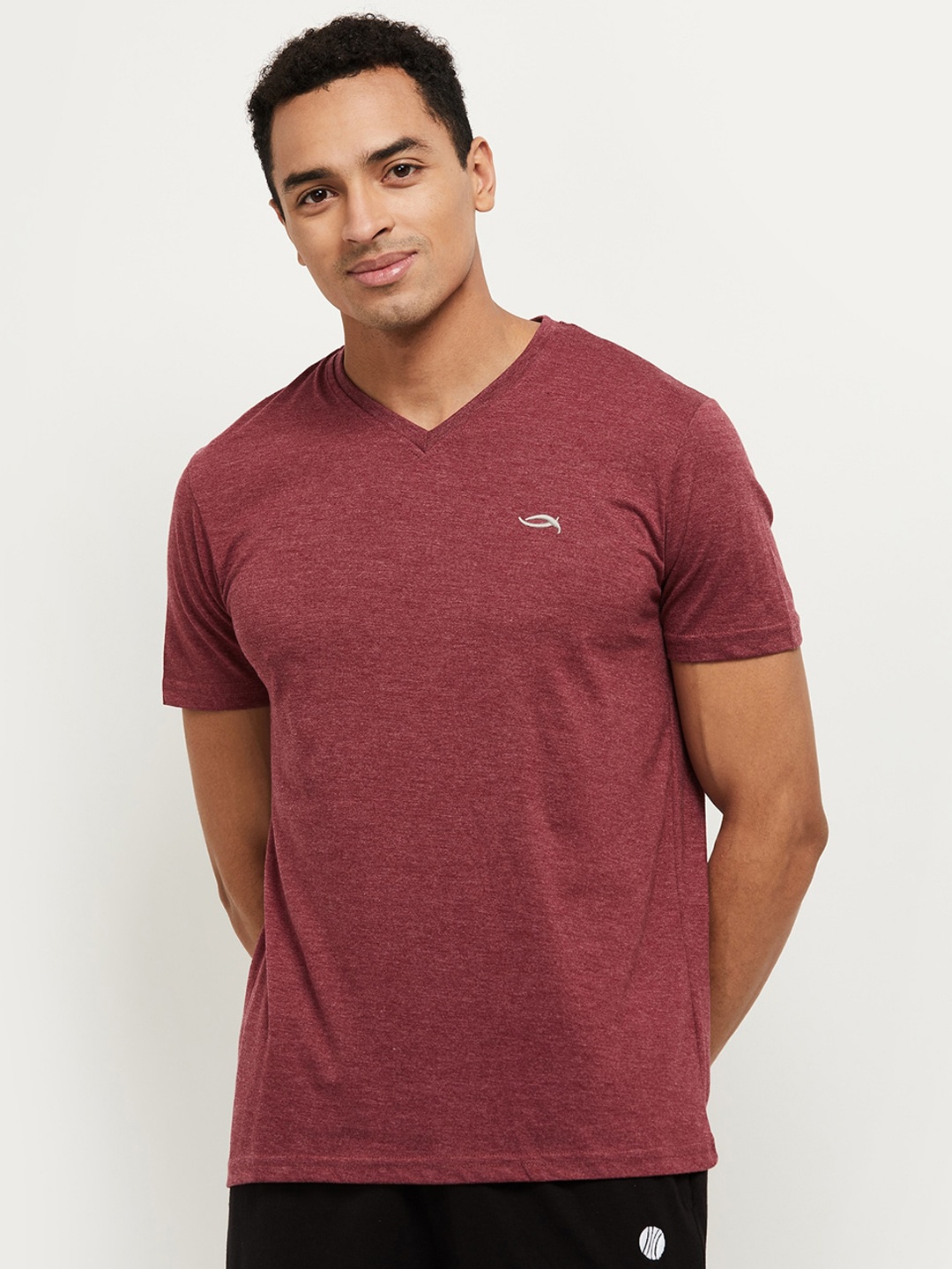 max Men Maroon Solid V-Neck Pure Cotton T-shirt
